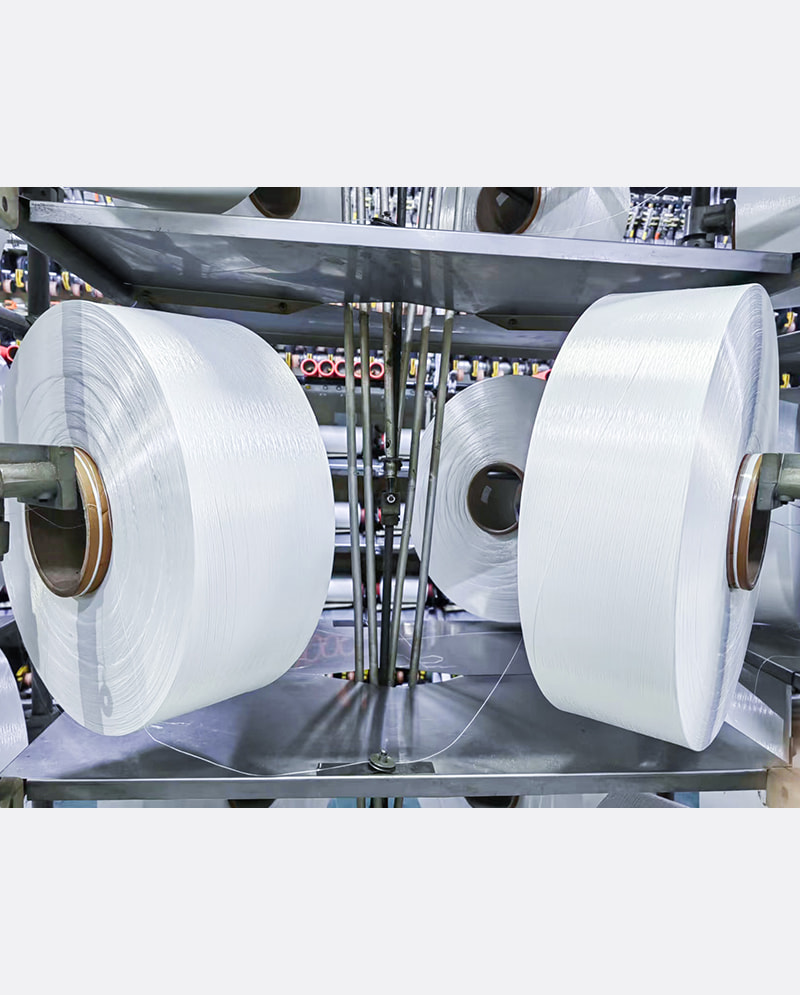 Aké sú široké možnosti použitia plne ťahanej priadze v módnej a priemyselnej oblasti?